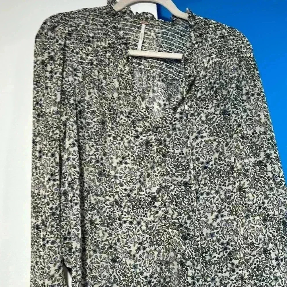 Free‎ people flowered button up blouse